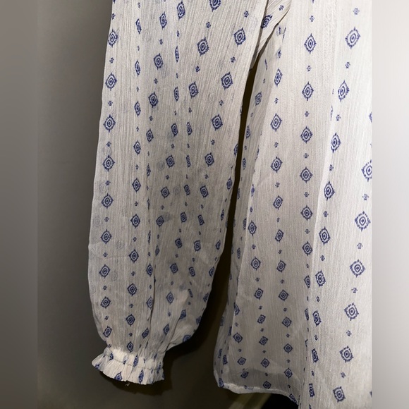 Old Navy Chiffon smocked poet swing blouse- geometric pattern, small white/blue - Picture 11 of 11